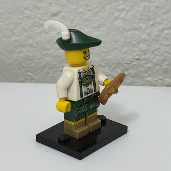 Lego Mini figure, Pretzel 🥨 Guy - Picture 2 of 3